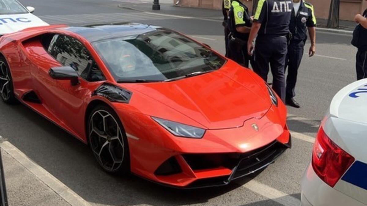 За рулем Lamborghini