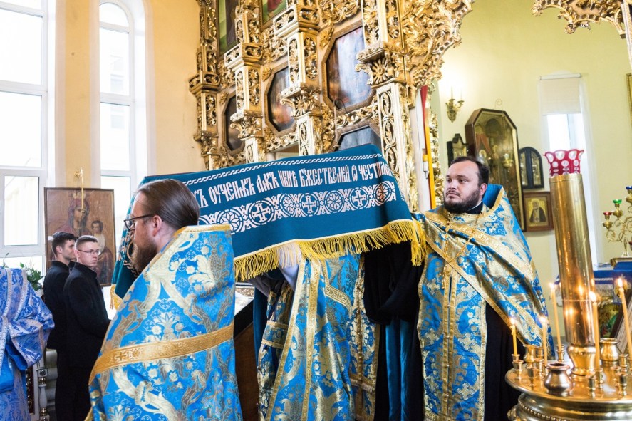 Повечерие чин. Церковь грузинской Божьей матери Воскресенск.