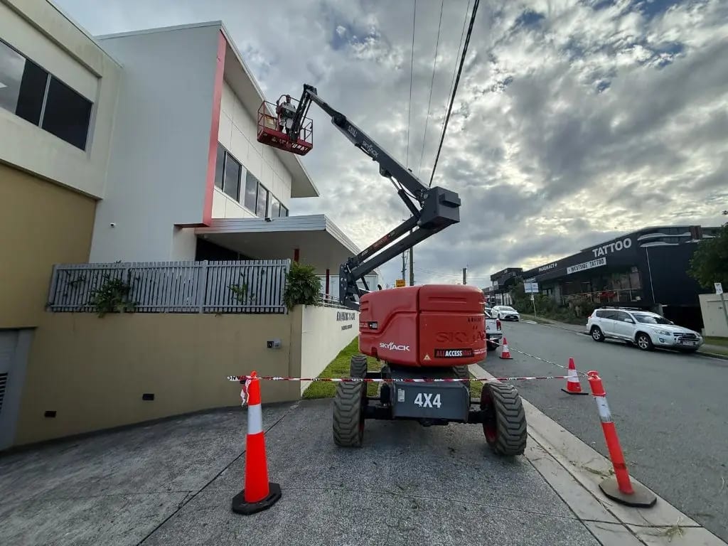Elevated work platform used for exterior strata building painting on the Gold Coast