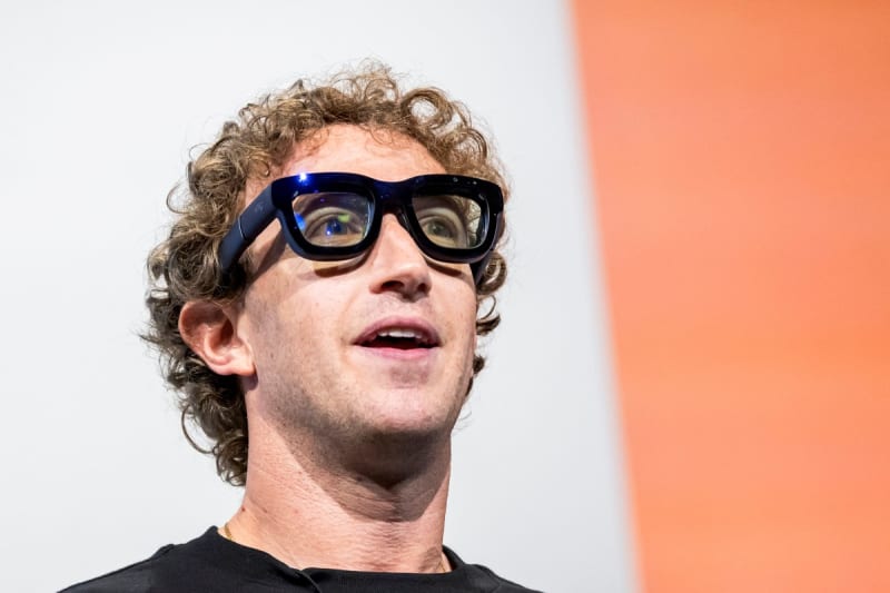 Meta reportedly delays mixed reality glasses until 2027