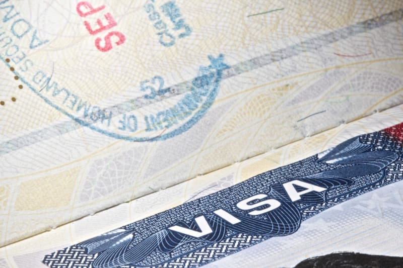 Google and Apple reportedly warn employees on visas to avoid international travel