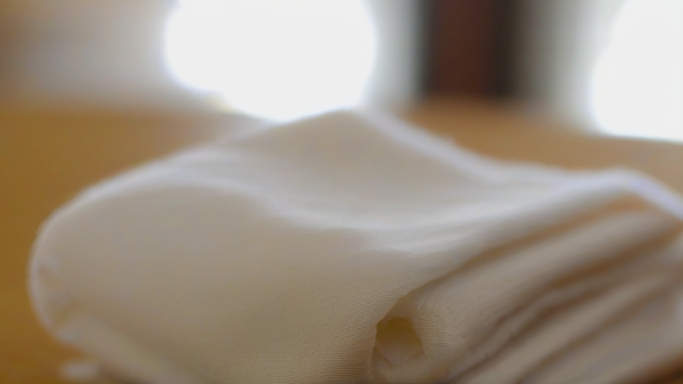 How to Make Your Own DIY Natural Gauze Cleaner