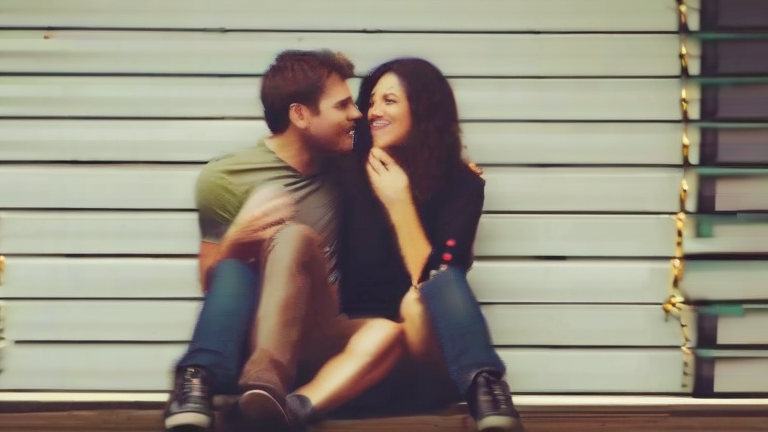 How to Tell If Your Ex Still Loves You