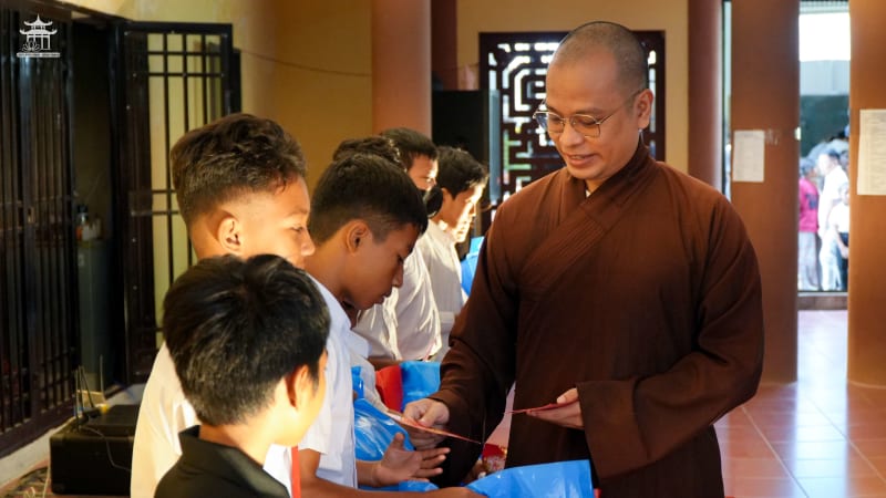 LỄ KHÁNH THÀNH NHÀ, PHÁT QUÀ VÀ KHÁM BỆNH CHO HỘ KHÓ KHĂN NGƯỜI DÂN TỘC RAGLAI TẠI TỈNH KHÁNH HÒA (QTK/25/04)