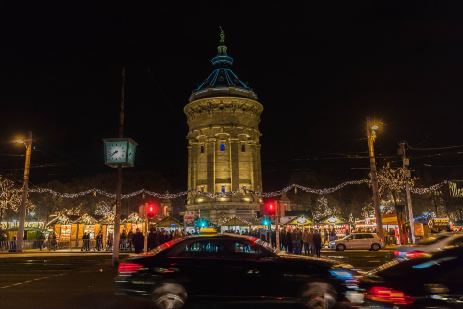 Mercado de Navidad am Wasserturm