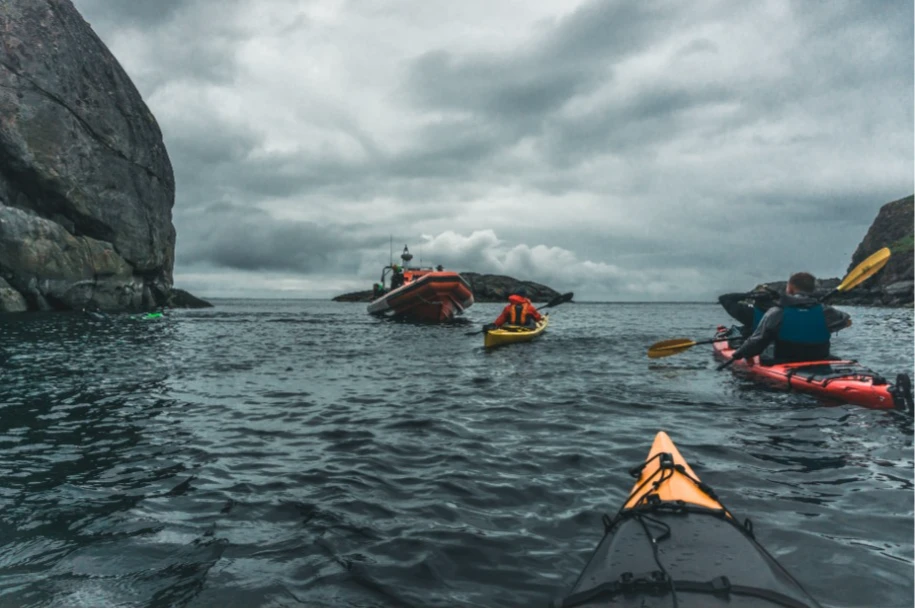 Paseo en kayak por el fiordo de Reine