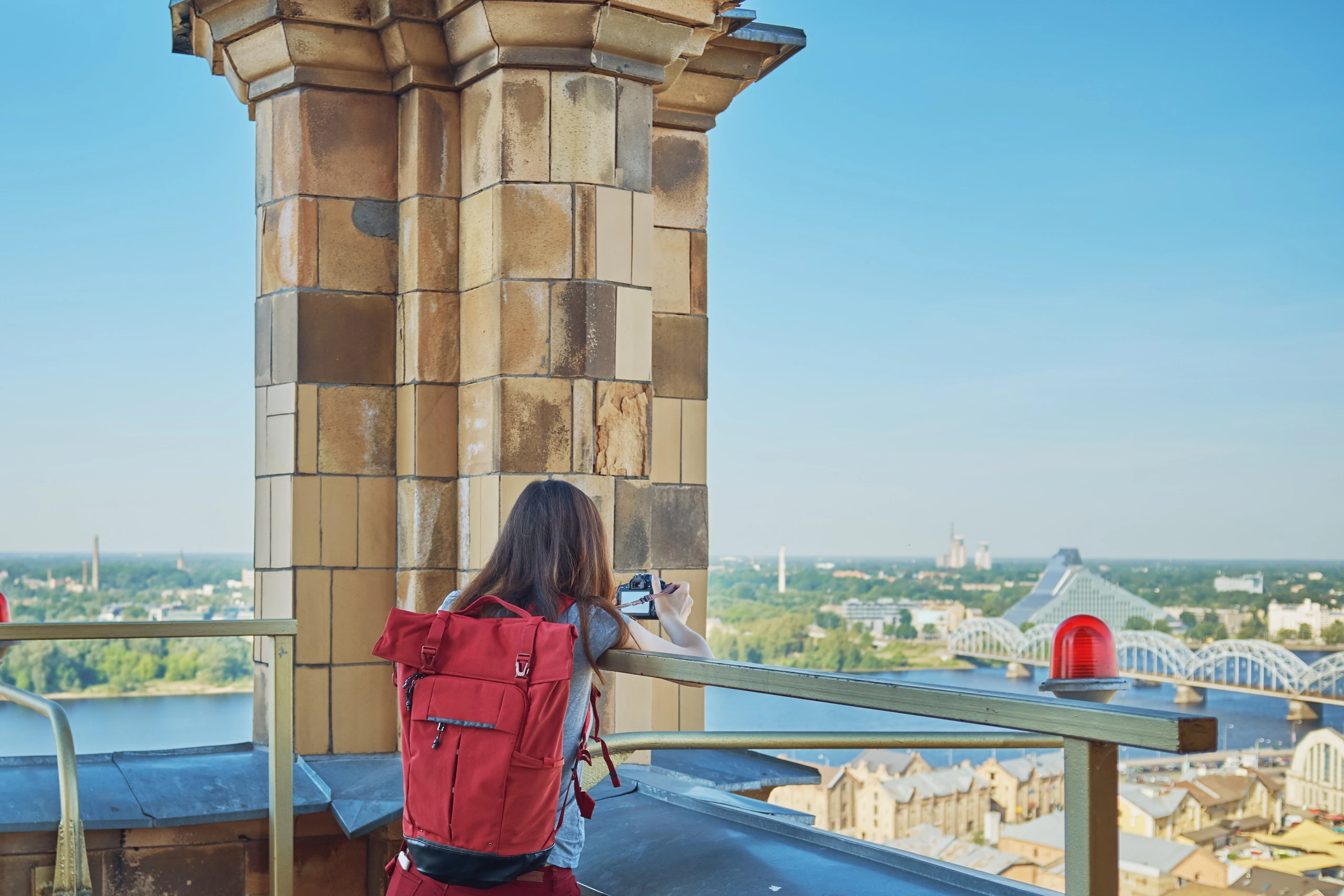 Mirador de Riga, paseo en barco y Mercado Central (opcional)