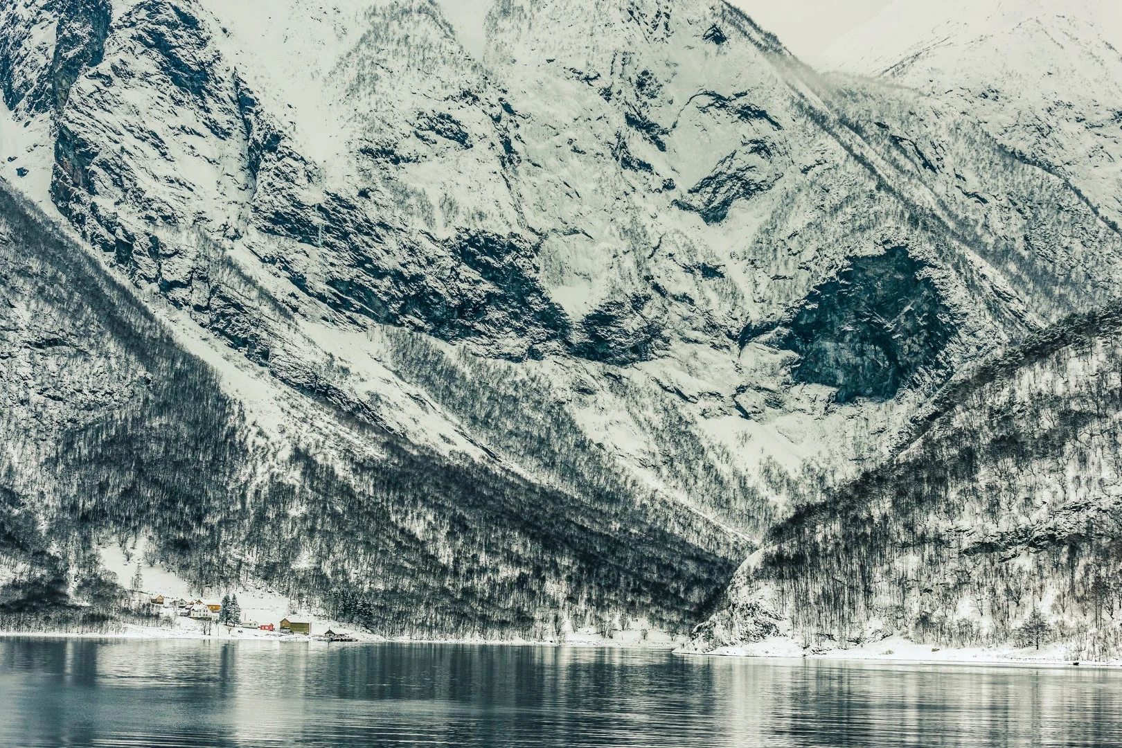 Parada fotográfica en el fiordo de Bjervik