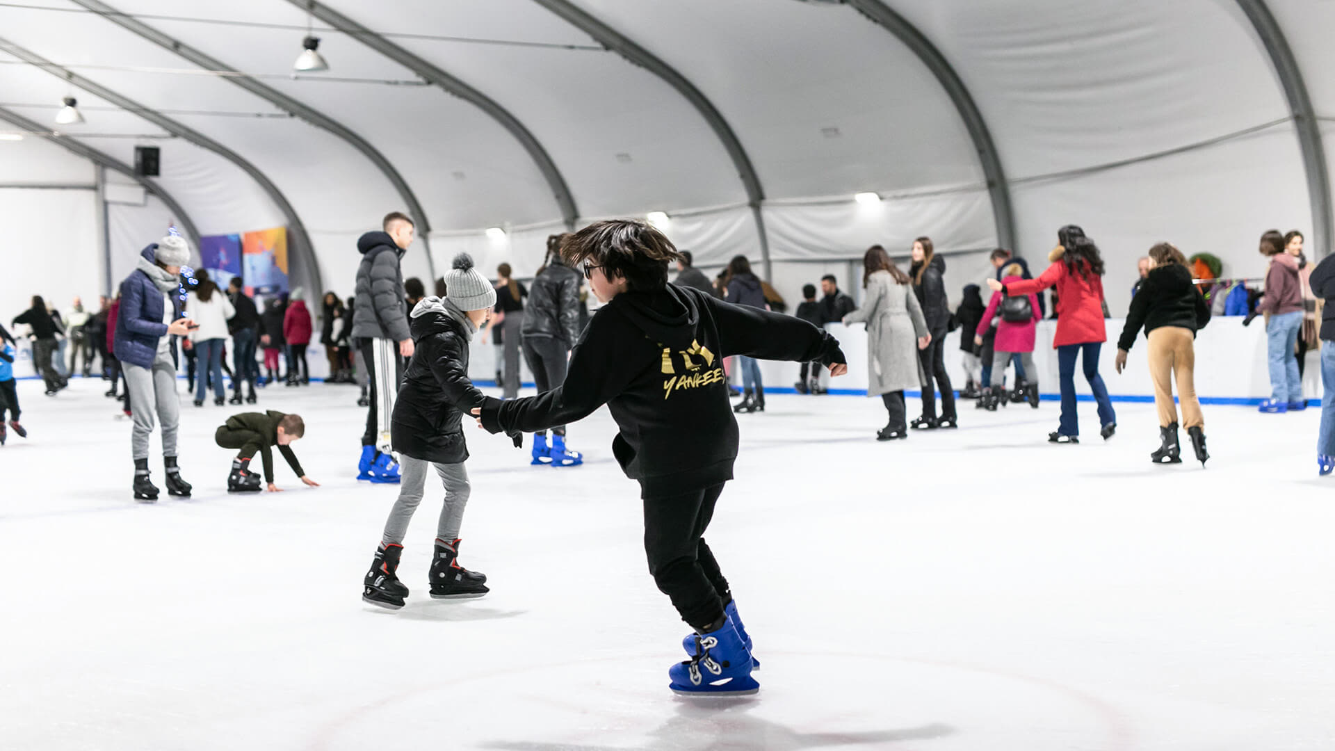 Festa di apertura: pattinaggio e DJ set al Palaghiaccio! - Paradice - Palaghiaccio Montichiari