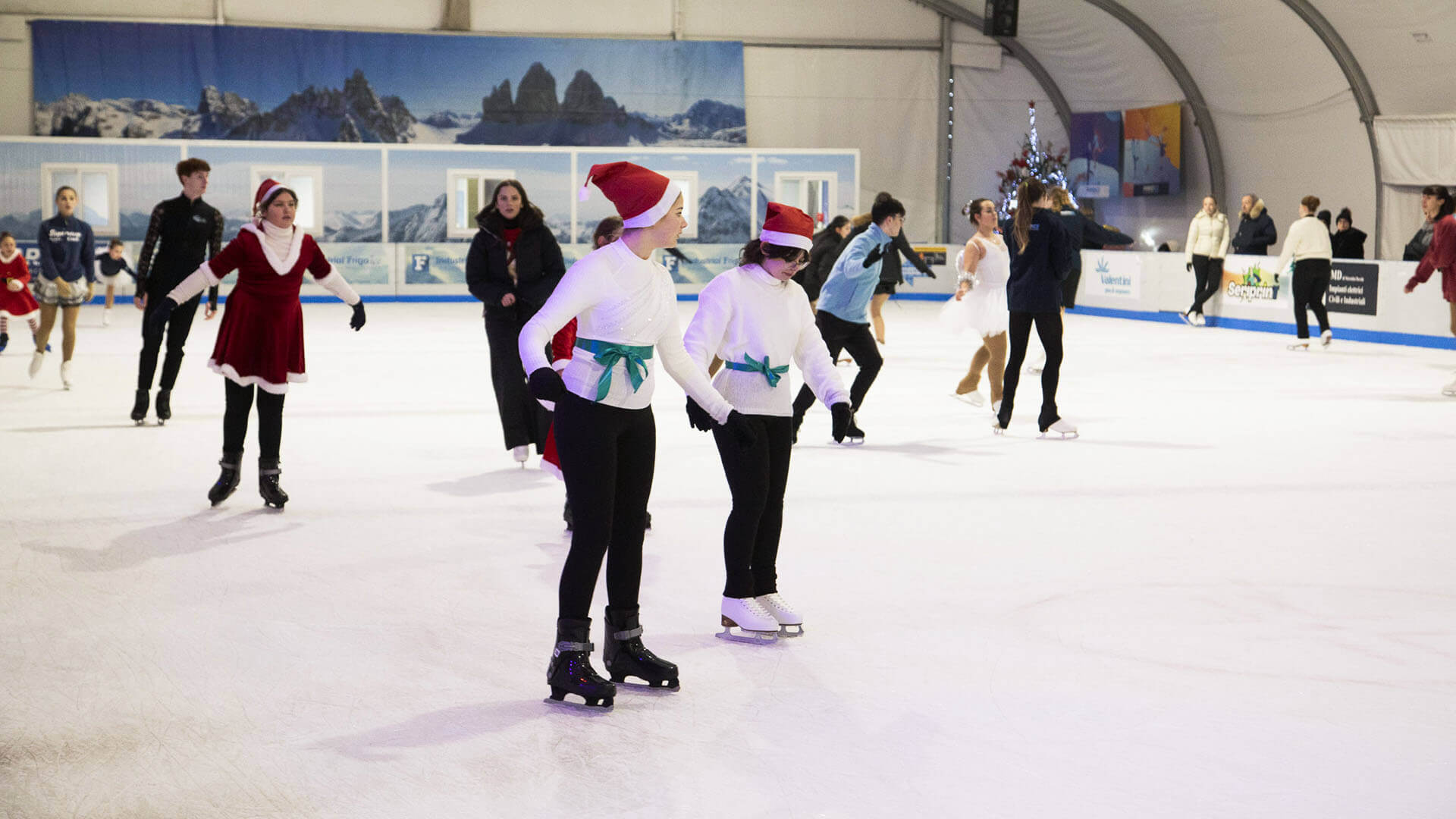 Scivola verso il Natale: l’8 dicembre la pista è aperta al pubblico!  - Paradice - Palaghiaccio Montichiari