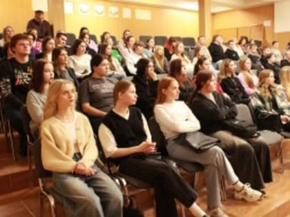 В Кудымкаре сотрудники полиции и общественники в рамках акции «Студенческий десант» встретились с учащимися среднего учебного заведения