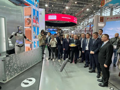 Глава Минстроя РФ Ирек Файзуллин посетил стенд Пермского края на выставке «Россия»