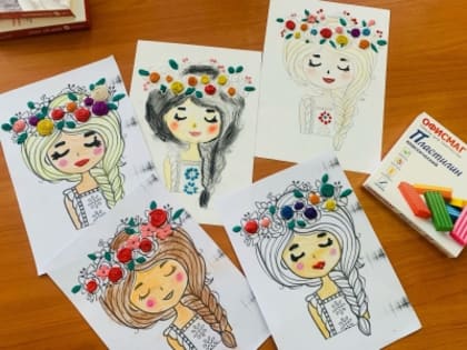 В библиотеке читают, лепят и рисуют