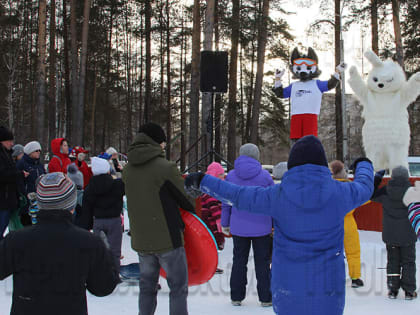 В воскресенье в обеих частях Полевского состоялось праздничное закрытие снежных городков