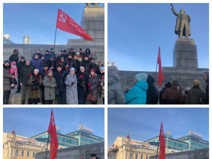 Свердловские коммунисты возложили цветы к памятнику Владимиру Ильичу Ленину в день его памяти