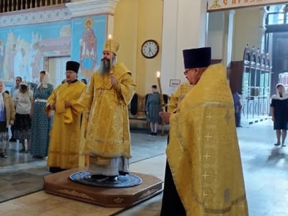 Епископ Феодосий совершил Всенощное бдение в Свято-Троицком кафедральном соборе