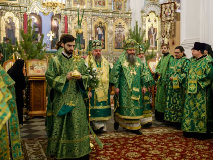 Епископ Феодосий и сонм архиереев совершили праздничную Божественную Литургию в день праведного Симеона Верхотурского
