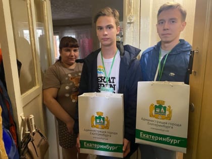 Волонтеры центра «Мы рядом» доставили продуктовые наборы семьям, обратившимся за помощью