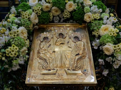 Накануне праздника Пятидесятницы митрополит Евгений совершил всенощное бдение в Свято-Троицком кафедральном соборе