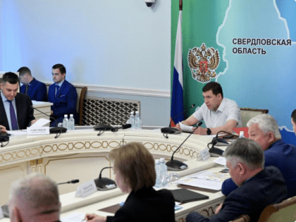 Евгений Куйвашев и Иван Советников дали установки по борьбе с возгораниями в Свердловской области