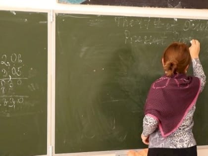 Для уральских учителей начала работать горячая линия по вопросам снижения «бумажной» нагрузки