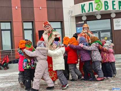 Блинами и&nbsp;частушками и&nbsp;веселыми играми встречали весну в&nbsp;Каменске-Уральском