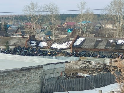 Каменцы жалуются Евгению Куйвашеву на свалку автомобильных покрышек