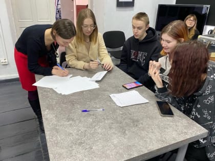 Студенты ФСБЖ – участники арт-квиза