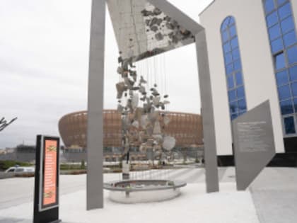 В Екатеринбурге открыли площадь Спасения и монумент «Парящие камни»