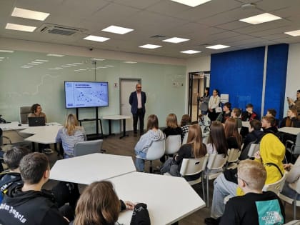 Координатор партпроекта «Цифровая Россия» рассказал школьникам об актуальных ИТ-специальностях