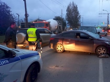 Пришлось вырезать двери: в ДТП на Амундсена в Екатеринбурге погиб водитель