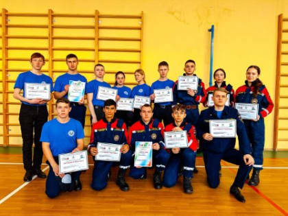 Военно-спортивный праздник "Служу России" прошел в колледже