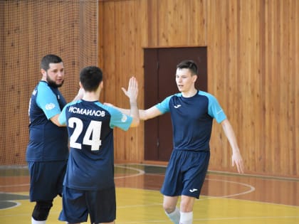 Мини-футбол Краснотурьинска: чемпионство «Лидера», серебряные награды «Краснотурьинск-Полиметалла» и решающий уик-энд во второй группе