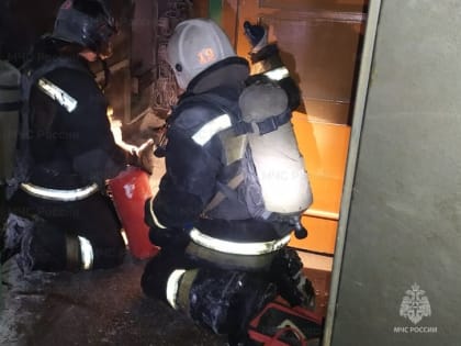 В подвале каменской пятиэтажки горел мусор