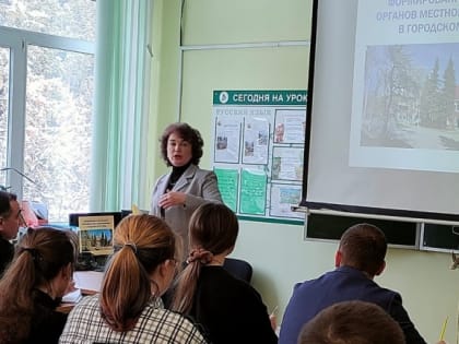 В Ревде прошел открытый урок для будущих избирателей по местному самоуправлению