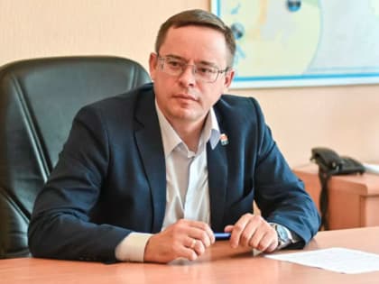 Мэр Каменска-Уральского поздравил женщин с 8 Марта!