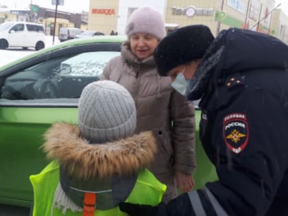 Сотрудники Госавтоинспекции Лесного, совместно с представителями Военной автоинспекции и Юными помощниками инспекторов движения, провели акцию «Письмо водителю»