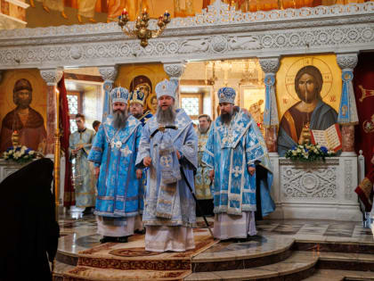 Епископ Феодосий и сонм архиереев совершили Всенощное бдение в Ново-Тихвинской обители
