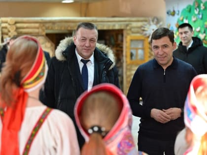 Евгений Куйвашев в Крещение Господне вместе с жителями Верхотурья посетил святочную ярмарку и познакомился с изделиями местных мастеров