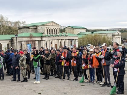 Алексей Герасимов - провели общегородской субботник