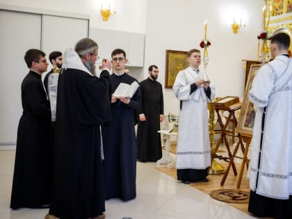 Митрополит Евгений освятил икону небесных покровителей пожарных и спасателей, созданную по инициативе ветеранского движения пожарной службы