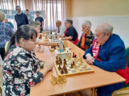 Шахматно-шашечный турнир «Встреча поколений» в библиотеке Бажова