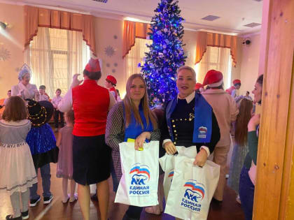 Партийцы Ленинского отделения организовали новогодний праздник для многодетных семей района