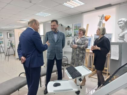 Александр Серебренников посетил благоустроенные объекты Полевского