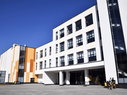 Элена Беруашвили осмотрела новый корпус екатеринбургской гимназии №120