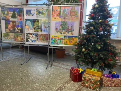 «Новогоднее чудо»: выставка рисунков от архивного отдела и юных художников