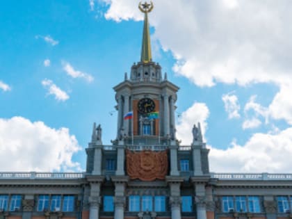 Навстречу жителям: диалог со старшеклассниками и награждение педагогов