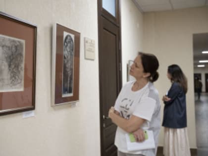 В городской Думе открылась выставка уникальных работ уральского художника Виталия Воловича