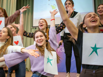 Медовуха, бал и дым из трубы — рассказываем о традициях празднования Дня студента