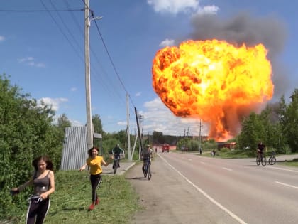 Мощный взрыв на автозаправке в Талице